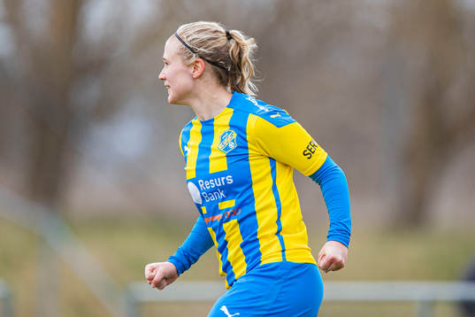 Eskilsminnes Julia Lennartsson jublar efter 4-0