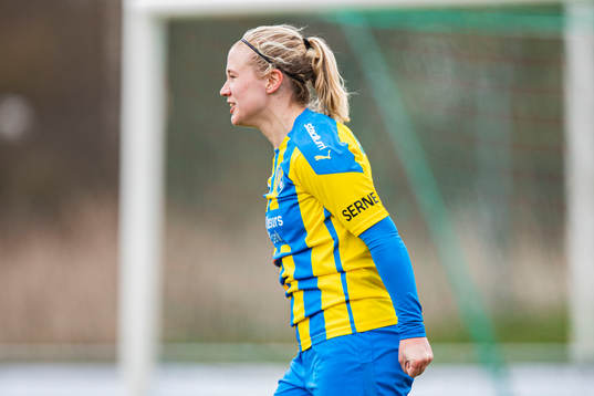 Eskilsminnes Julia Lennartsson jublar efter 4-0
