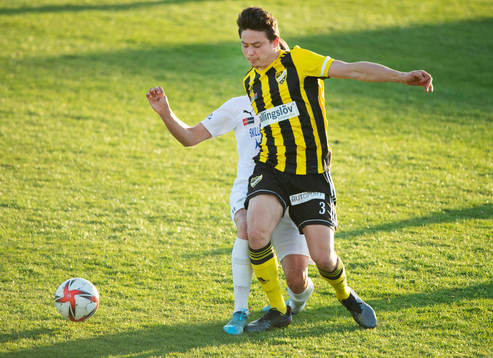 FK Hässleholms Olle Kjellman Olblad har avgjort och jublar Isak Orajärvi i matchen i div. 2 Södra Götaland mellan IFK Hässleholm och Österlen FF i Hässleholm 28 april 2022.
