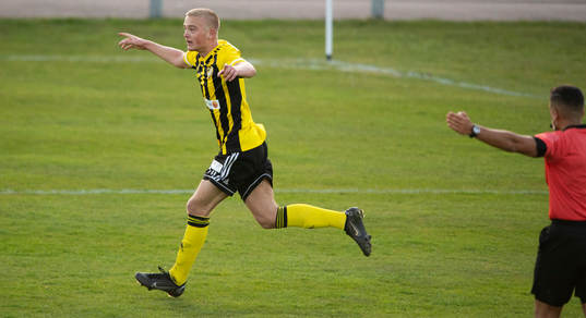 IFK Hässleholms Olle Kjellman Olblad har avgjort och jublar i matchen i div. 2 Södra Götaland mellan IFK Hässleholm och Österlen FF i Hässleholm 28 april 2022.
