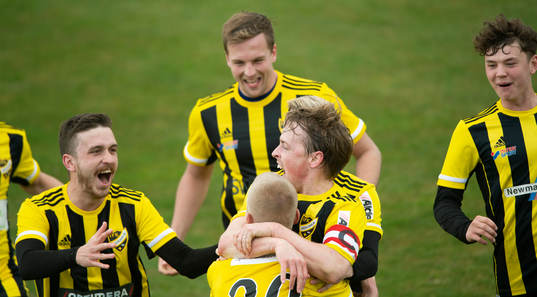 FK Hässleholms segerjubel i matchen i div. 2 Södra Götaland mellan IFK Hässleholm och FC Rosengård i Hässleholm 15 april 2022.
