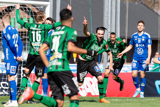Varbergs Oliver Stanisic jublar efter 1-0