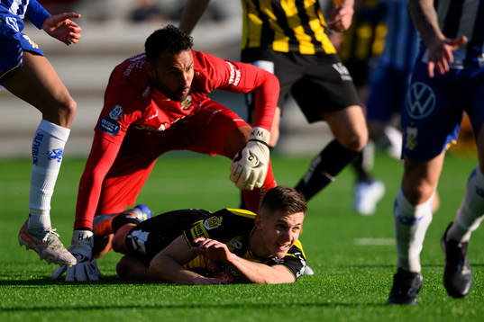 IFK Göteborgs målvakt Warner Hahn och Häckens Leo