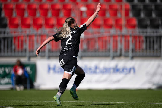 Örebros Elin Pikkujämsä jublar efter 0-2