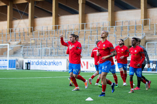 Helsingborgs spelare värmer upp