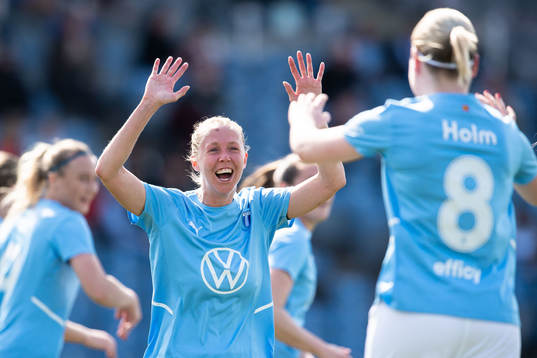 Malmö FFs Stina Stadig jublar
