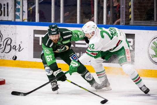 Färjestads Pontus Widerström och Rögles Samuel Jonsson