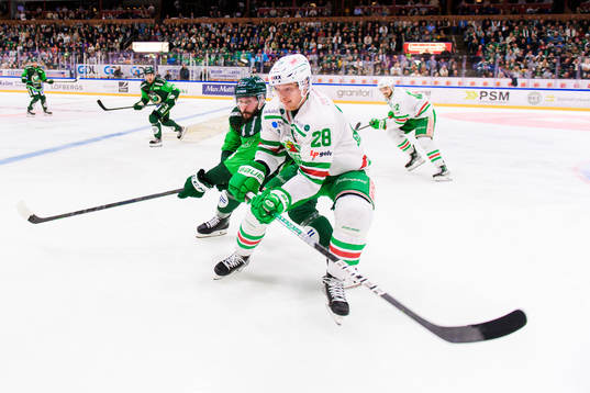 Färjestads Jesse Virtanen och Rögles Anton Bengtsson