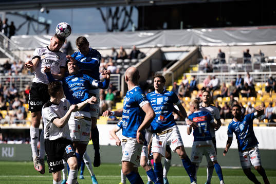 Örebros Axel Oskar Andrésson mot Norrbys Ivo Dominik