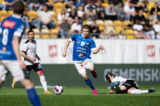 Norrbys Gustav Berggren och Örebros Kevin Walker