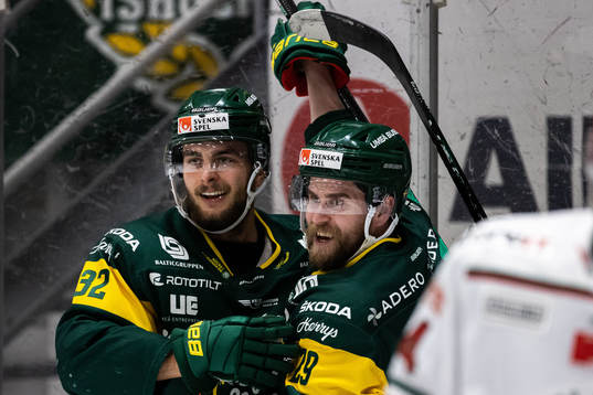 Björklövens Jacob Olofsson och Alexander Wiklund jublar