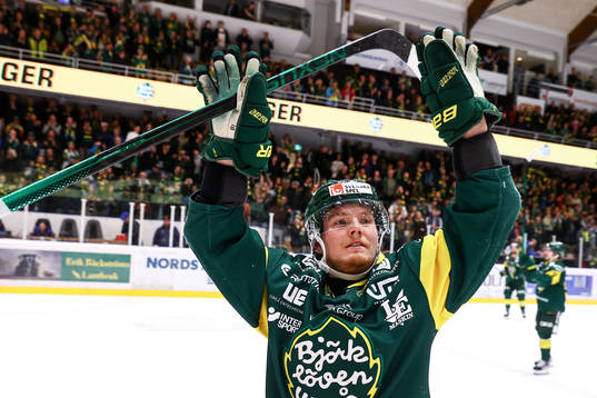 Björklövens Axel Ottosson jublar