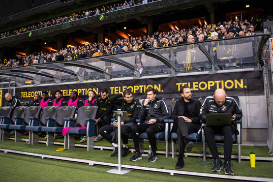 s tränare Bartosz Grzelak och assisterande tränare