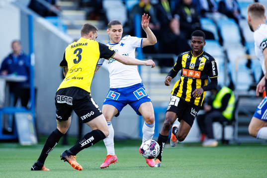 Häckens Johan Hammar och IFK Norrköpings Eman Markovic