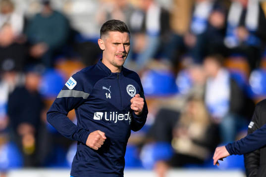 Värnamos Marcus Antonsson värmer upp innan