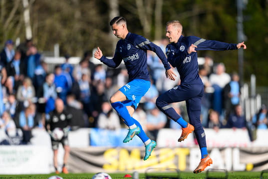 Värnamos Marcus Antonsson värmer upp innan