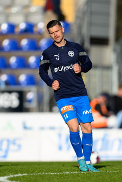 Värnamos Marcus Antonsson värmer upp innan