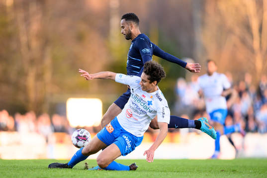 Malmö FFs Isaac Kiese Thelin och Värnamos Robin Tihi