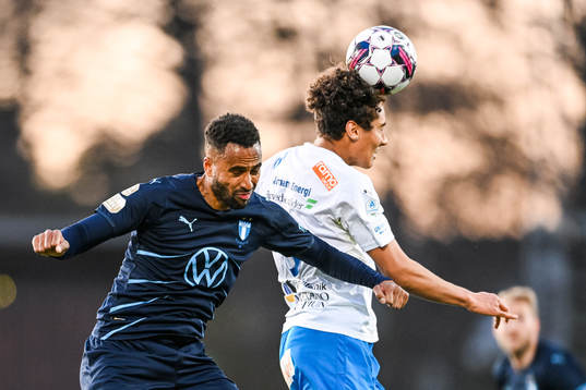 Malmö FFs Isaac Kiese Thelin och Värnamos Robin Tihi