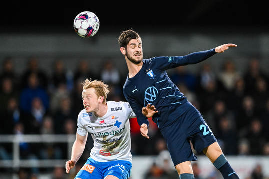 Värnamos Francis de Vries och Malmö FFs Adi Nalic