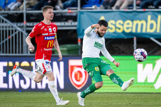 Degerfors Johan Bertilsson och Hammarbys Astrit Selmani