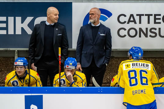 Assistant Coach Marcus Ragnarsson and Assistant Coach