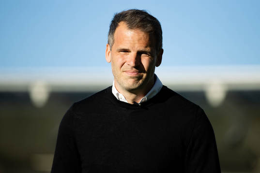 Häckens tränare Robert Vilahamn innan  fotbollsmatchen i