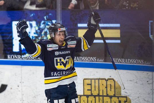 s Myles Powell jublar