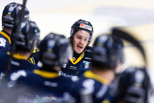 s Tyler Kelleher jublar