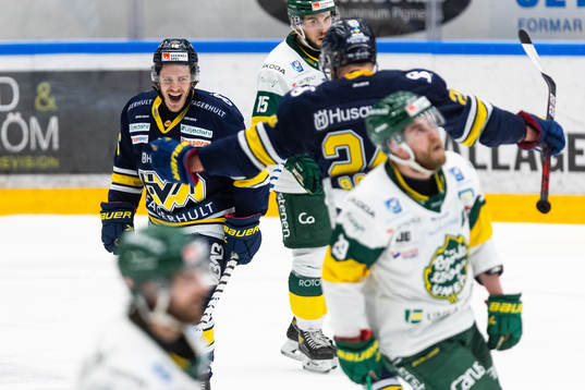 s Tyler Kelleher jublar