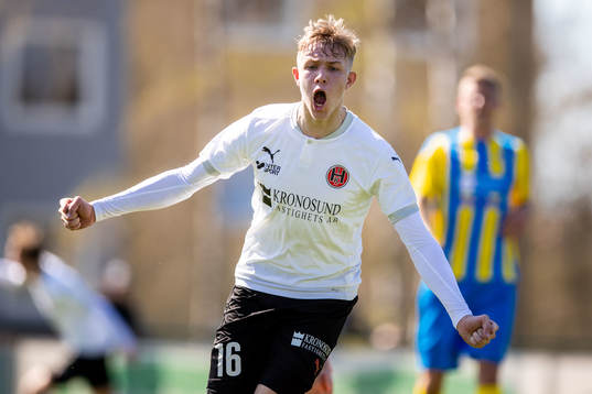 Hittarps Tim Amilon Persson jublar efter 0-1