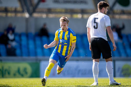 Eskilsminnes Alexander Engholm jublar efter 3-1
