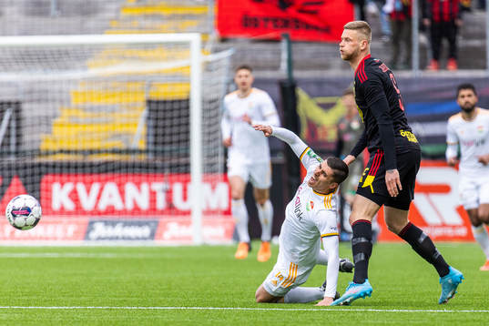 Dalkurds Koen Kostons och Östersunds Kevin Jablinski