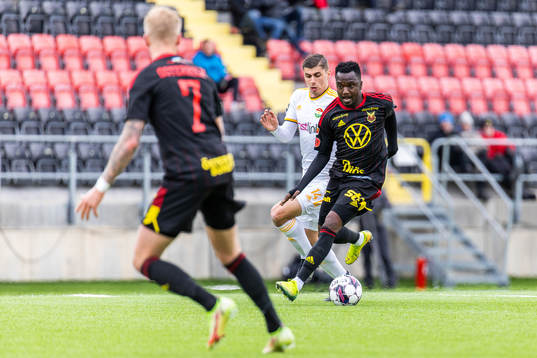 Dalkurds Koen Kostons och Östersunds Kamal Issah