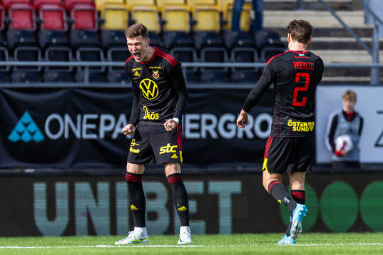 Östersunds Myroslav Mazur jublar