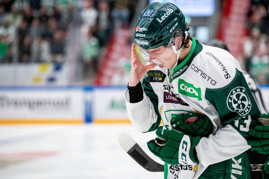 Färjestads Albert Johansson har ont