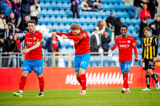 Helsingborgs Viljormur Davidsen, Charlie Weberg och Taha Ali jublar efter 1-1
