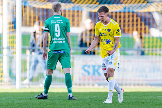 Falkenbergs Tim Stålheden jublar