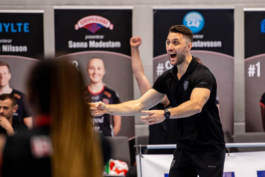 Hylte/Halmstads Tränare Pedro Mendes jublar