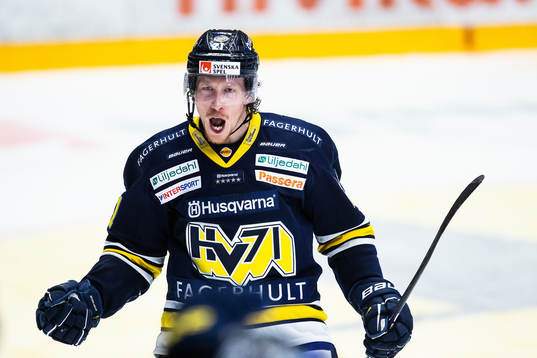 s Myles Powell jublar