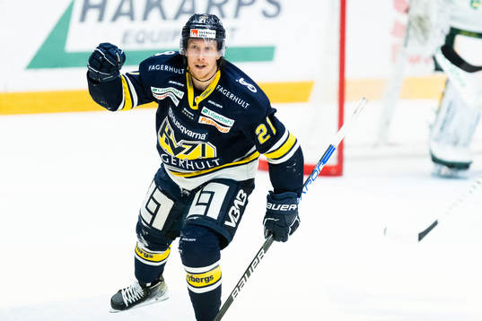 s Myles Powell jublar