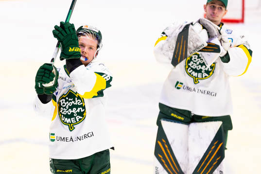 Björklövens Axel Ottosson jublar