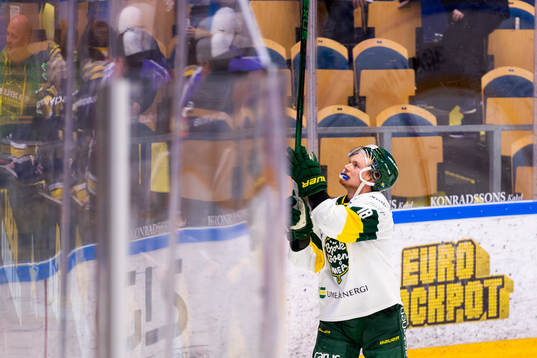 Björklövens Axel Ottosson jublar