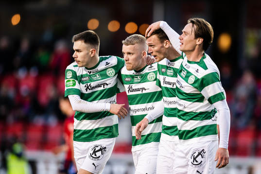 Västerås Viktor Granath jublar efter 0-1