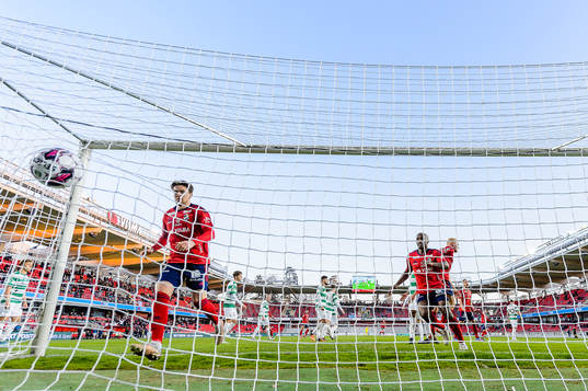 Östers John Stenberg, Manasse Kusu och Adam Bergmark Wiberg jublar efter mål 1-1