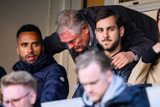 Malmö FFs Isaac Kiese Thelin och Adi Nalic i samtal med