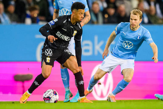IFK Göteborgs Tobias Sana och Malmö FFs Oscar Lewicki