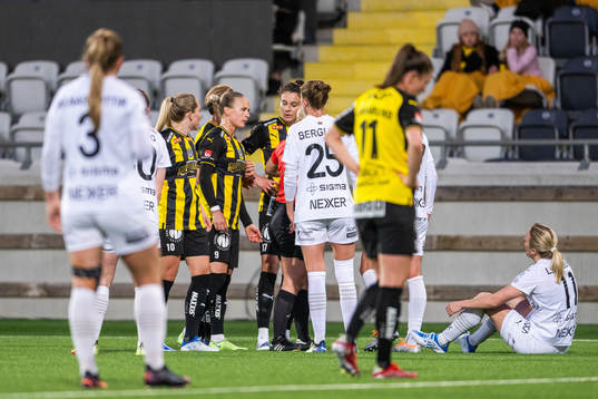 Häckens Elin Rubensson och Filippa Curmark reagerar mot
