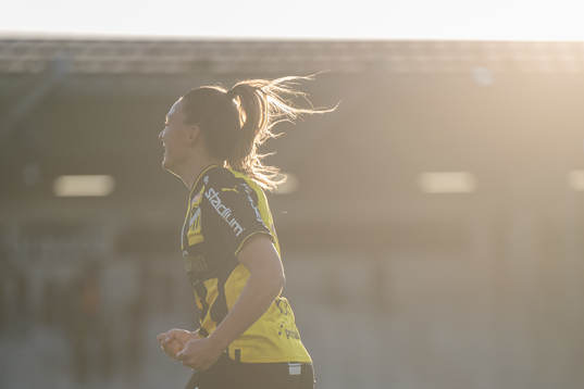 Häckens Johanna Ryttning Kaneryd jublar efter att hon gjort 2-1