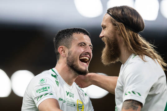 Hammarbys Astrit Selmani och Björn Paulsen jublar